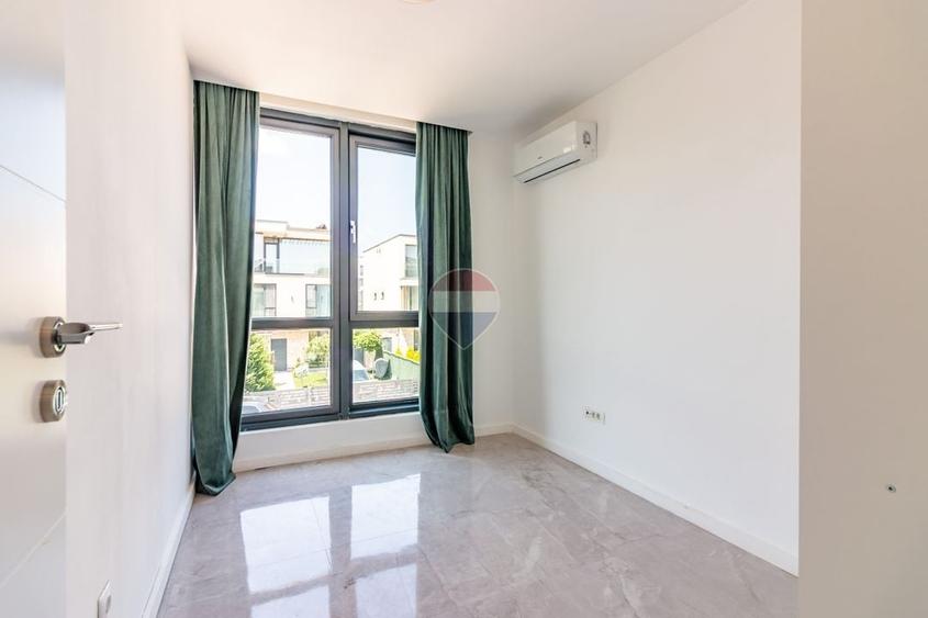 Casă cu 5 camere cu Teren 149 Mp în Est