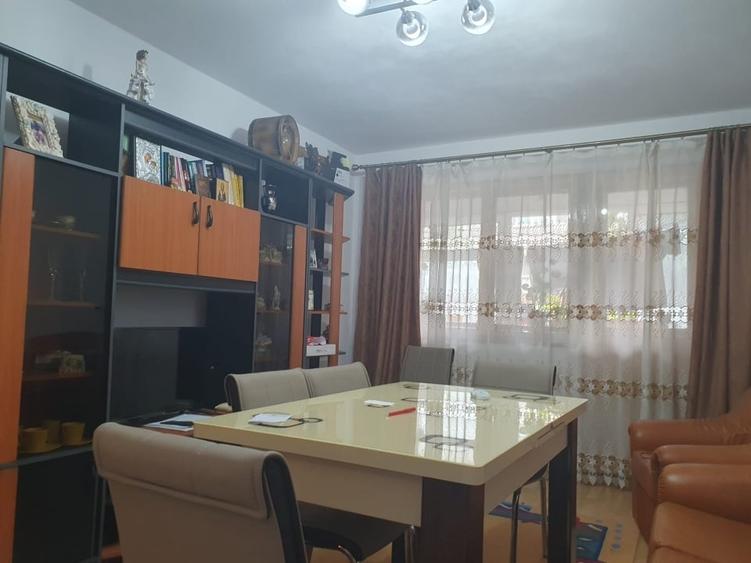 Apartament cu 3 camere decomandat, mobilat în 9 Mai