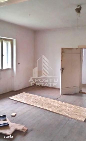 Casă cu 4 camere cu Teren 1079 Mp în Vârfurile