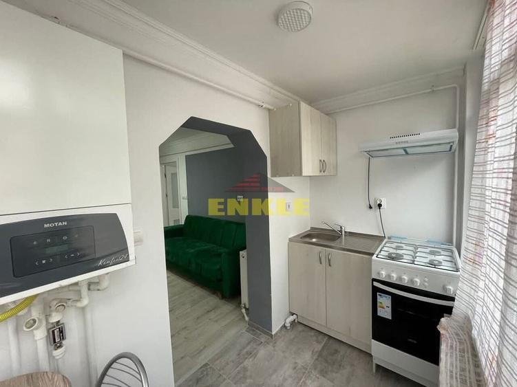 Apartament cu 3 camere semidecomandat în Central