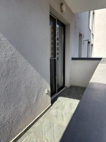 Apartament cu 3 camere decomandat, mobilat în Tractorul