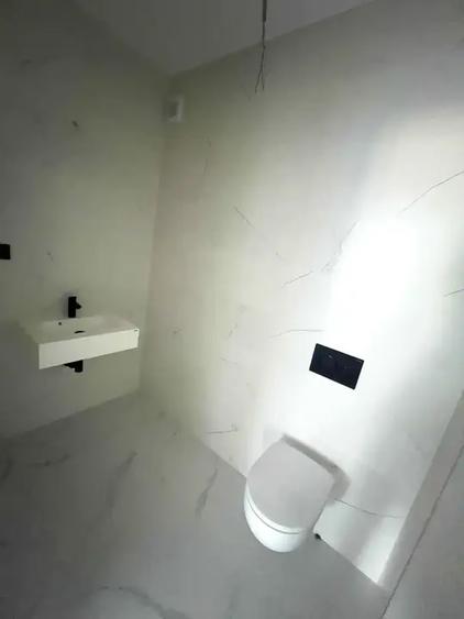 Apartament cu 4 camere semidecomandat în Titan