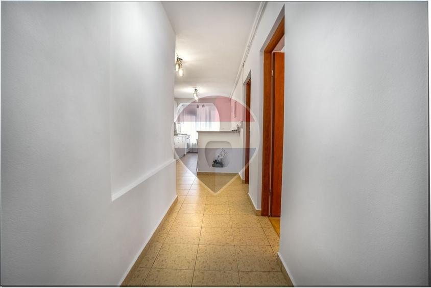Apartament cu 3 camere decomandat, mobilat în Vlahuță