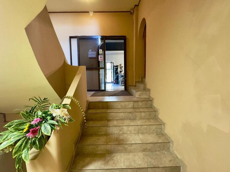 Spațiu comercial, de 500 mp, în P-ța Muncii
