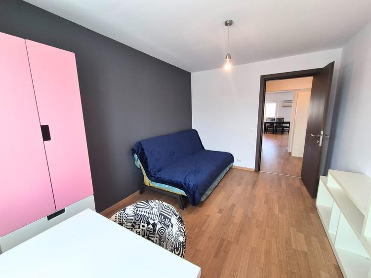 Apartament cu 3 camere decomandat în Metalurgie