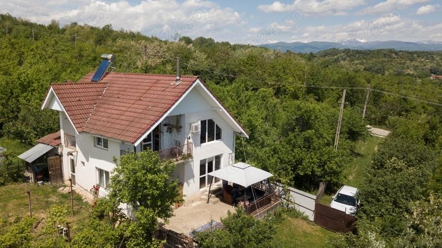 Casă cu 4 camere cu Teren 3900 Mp în Glodeni