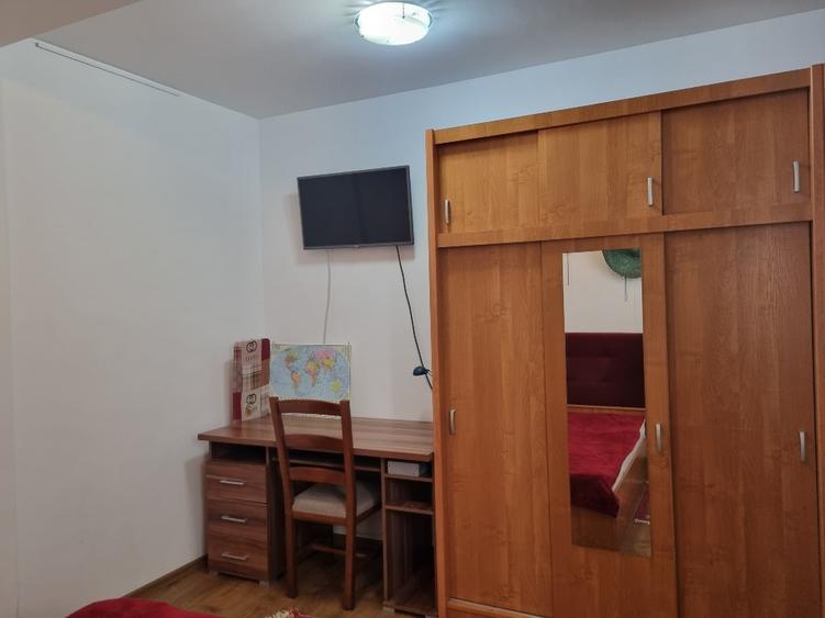 Apartament cu 3 camere semidecomandat în Palazu Mare