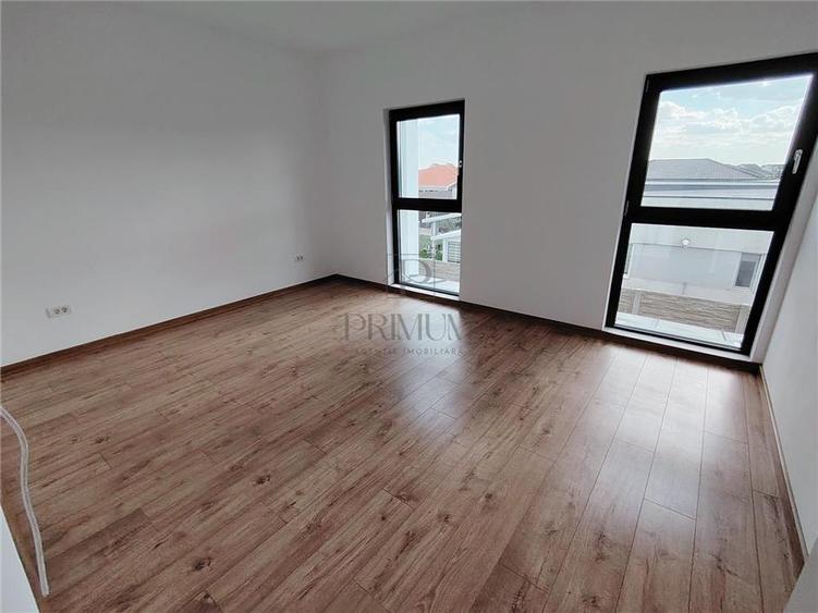 Duplex cu 5 camere cu Canalizare în Moșnița Nouă