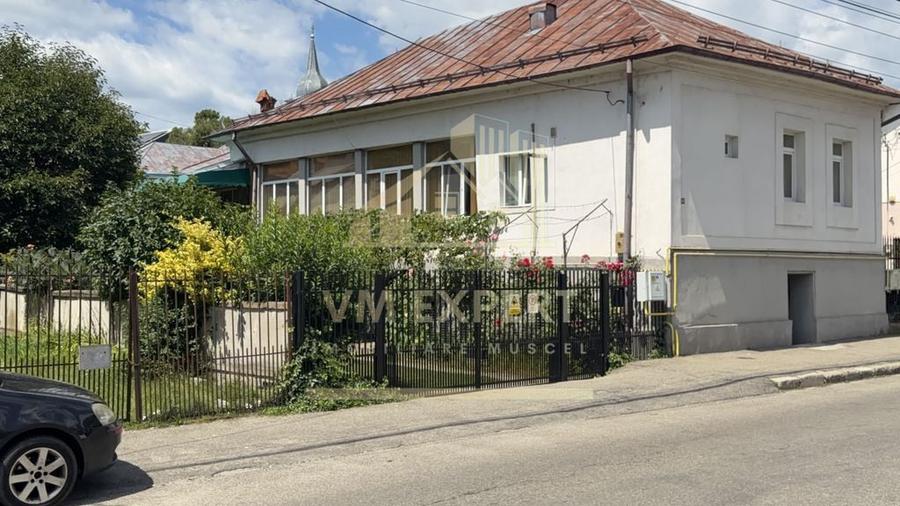 Casă cu 5 camere cu Teren 456 Mp în Ultracentral
