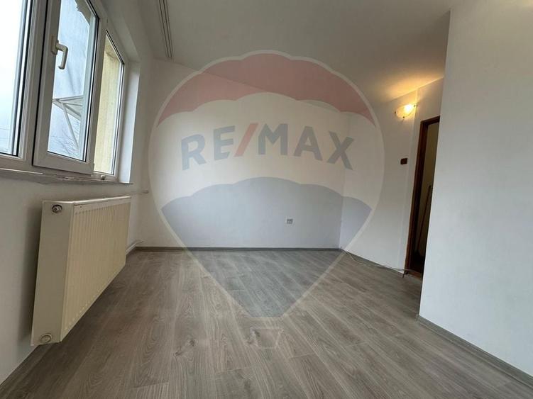 Apartament cu 1 camere semidecomandat în Calea Moinești