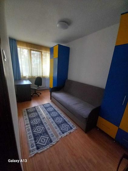 Apartament cu 3 camere semidecomandat în Central