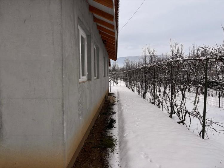 Casă individuală cu 4 camere cu Canalizare în Sud