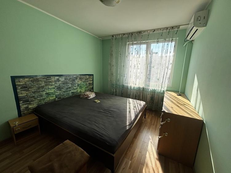 Apartament cu 3 camere semidecomandat în Obor