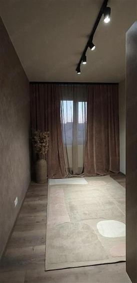 Apartament cu 3 camere semidecomandat în Romanilor