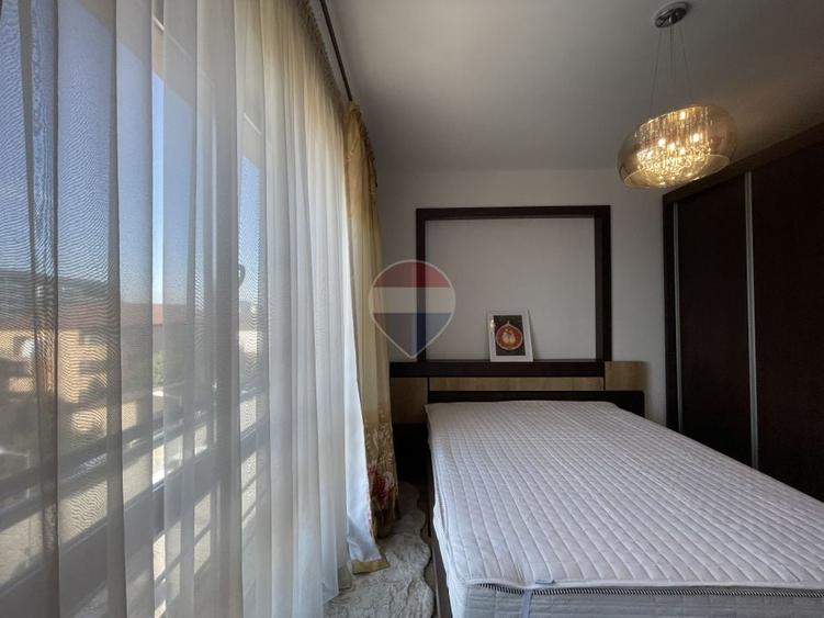 Apartament cu 2 camere decomandat, mobilat în Central