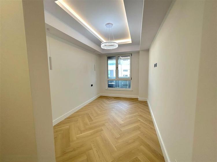Apartament cu 3 camere semidecomandat în Burdujeni