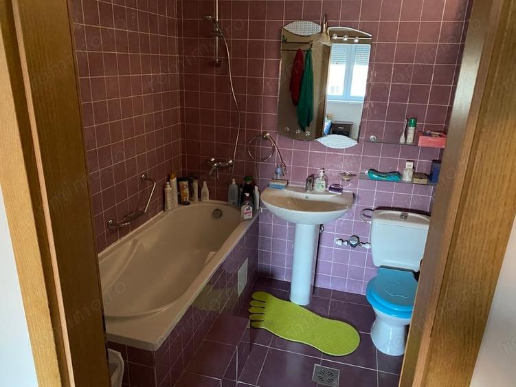 Apartament cu 2 camere decomandat în Costinești