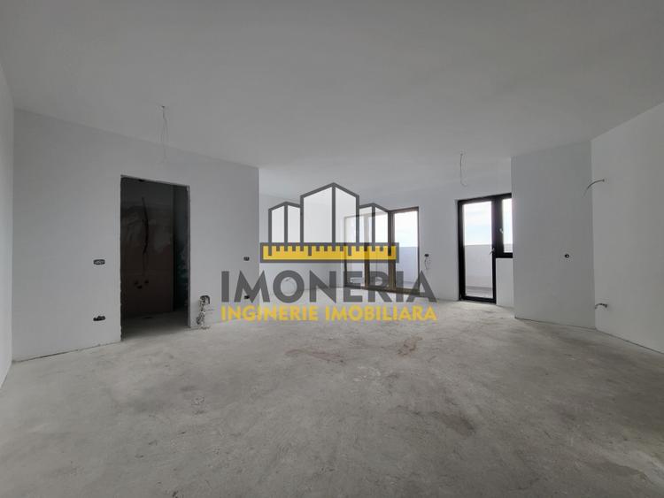 Apartament cu 4 camere semidecomandat în Vitan