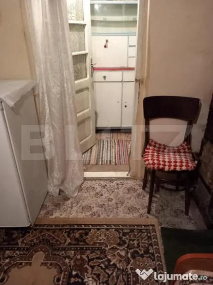 Casă cu 2 camere cu Teren 2000 Mp în Central