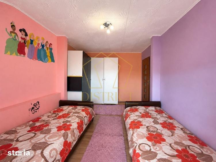 Apartament cu 3 camere decomandat în Șagului