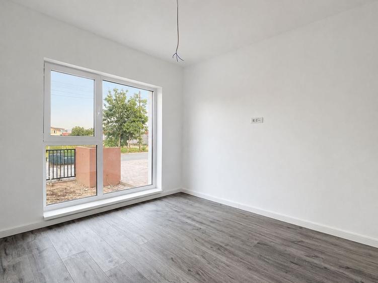 Duplex cu 4 camere cu Canalizare în Ghiroda