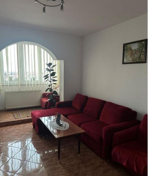 Apartament cu 3 camere semidecomandat în Astra