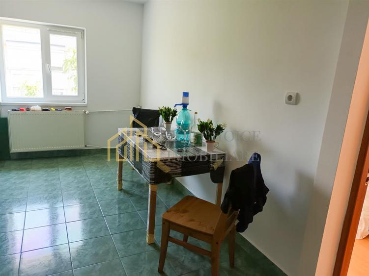 Apartament cu 3 camere decomandat, mobilat în Tei