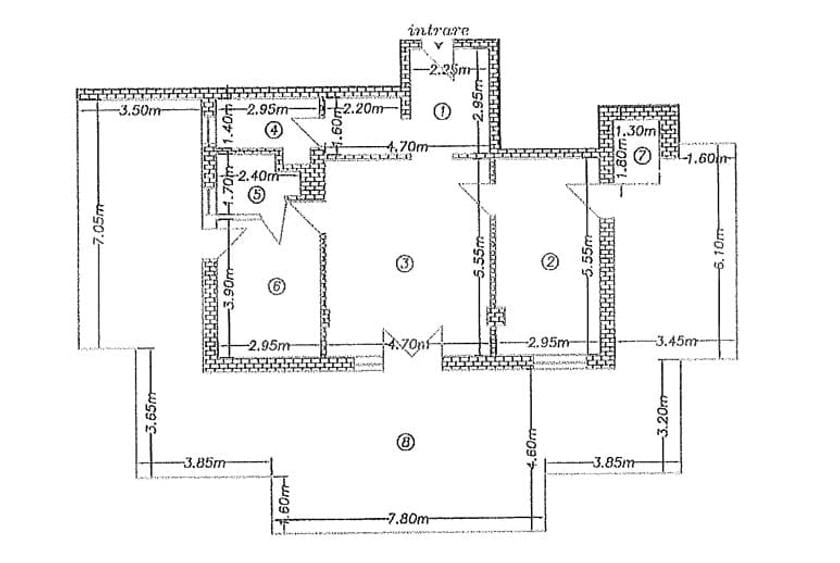 Apartament cu 3 camere semidecomandat în Sud