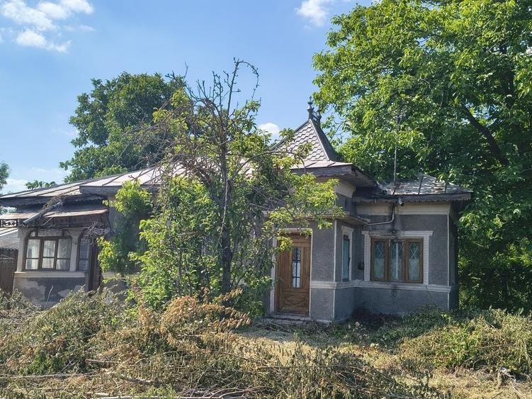 Casă cu 4 camere în Croitori