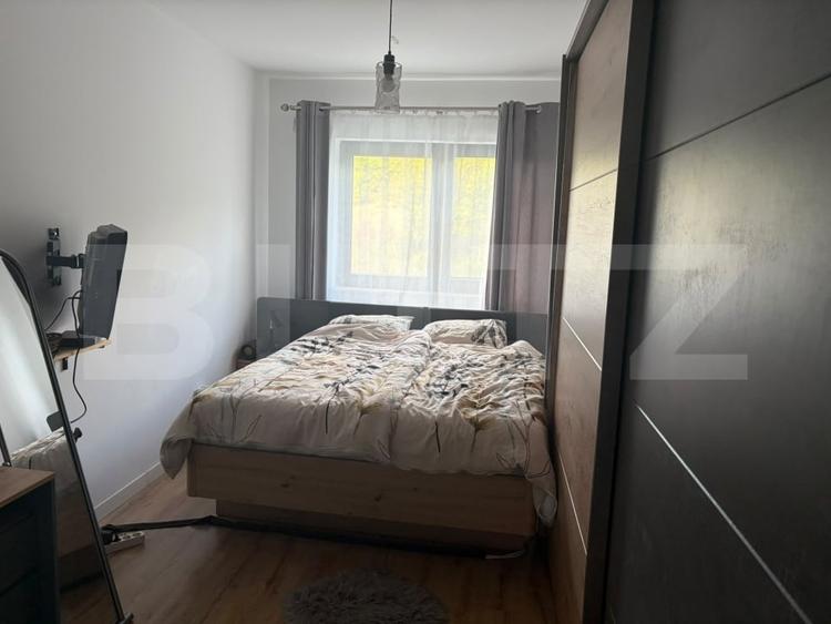 Apartament cu 3 camere semidecomandat, mobilat în Zorilor