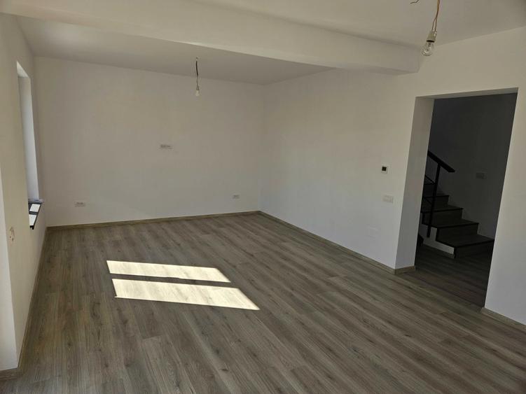 Casă cu 4 camere în Clinceni