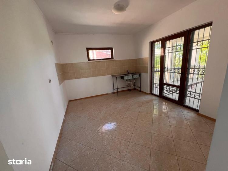 Casă cu 4 camere cu Teren 2704 Mp în Orlești