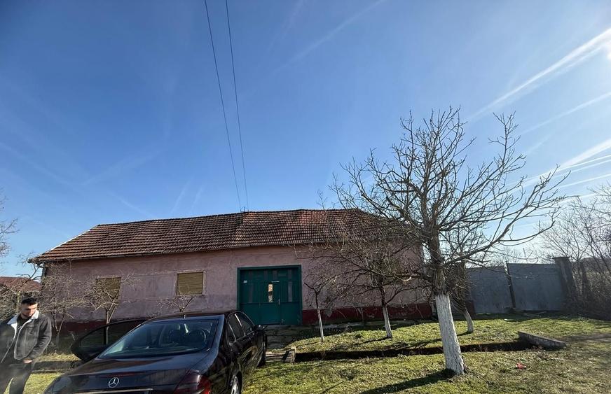 Casă cu 4 camere în Bârsa