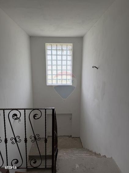Casă cu 4 camere în Lămotești