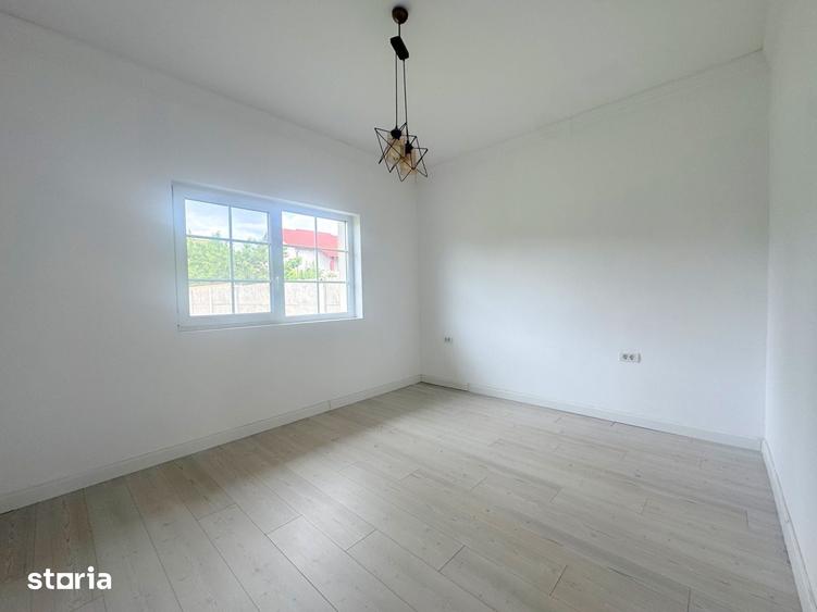 Casă cu 4 camere cu Teren 300 Mp în Dumbrăvița