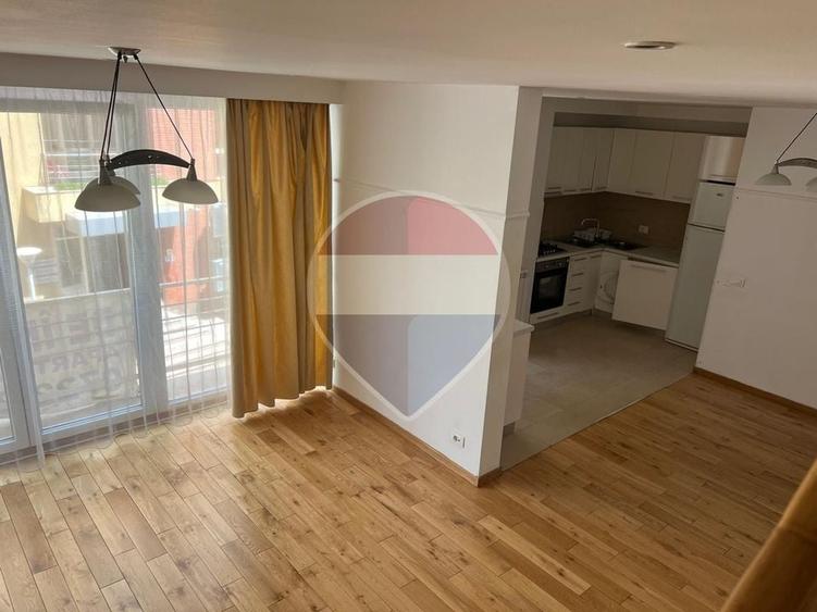 Apartament cu 3 camere semidecomandat, mobilat în Șoseaua Nordului