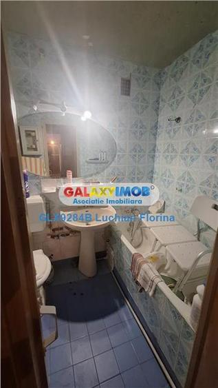 Apartament cu 3 camere semidecomandat în Drumul Taberei