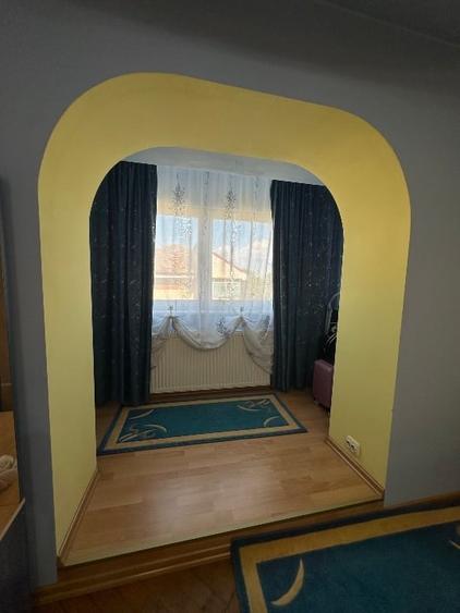 Apartament cu 3 camere decomandat, mobilat în Central