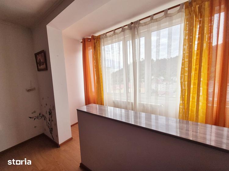 Apartament cu 3 camere decomandat în Est