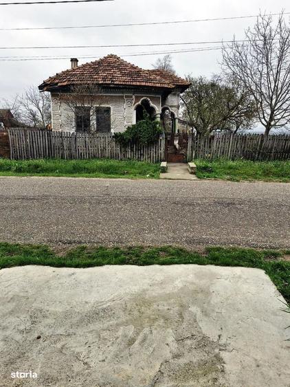 Casă cu 2 camere cu Teren 10171 Mp în Cireșu