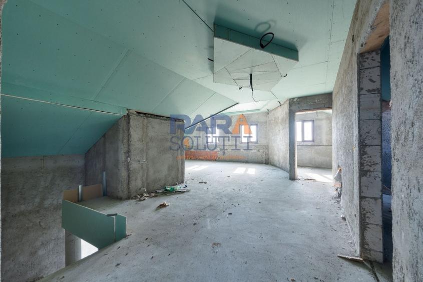 Casă cu 6 camere cu Garaj în Bâra