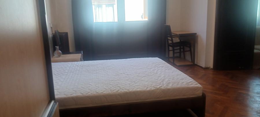 Apartament cu 3 camere decomandat în Cișmigiu