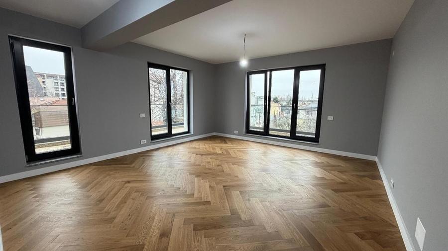 Apartament cu 3 camere decomandat în Aviației