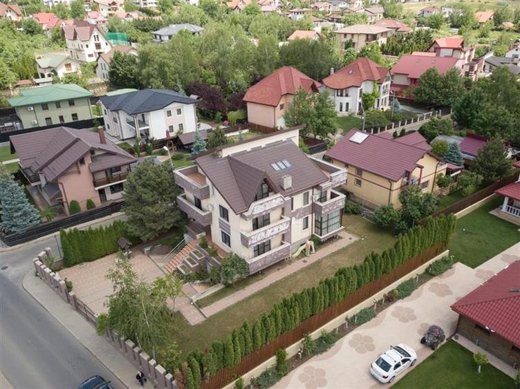 Casă individuală cu 8 camere cu Canalizare în Popas Păcurari