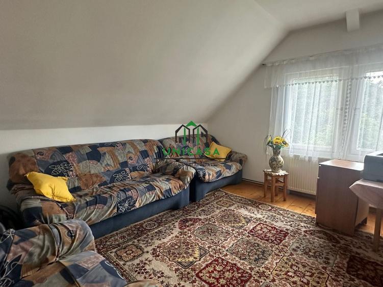 Casă individuală cu 8 camere cu Canalizare în Cetățuia