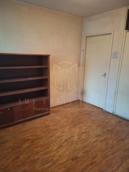 Apartament cu 3 camere semidecomandat în Giulești