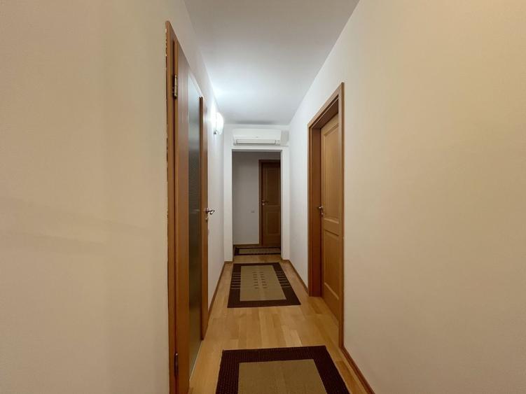 Apartament cu 4 camere decomandat, mobilat în Central