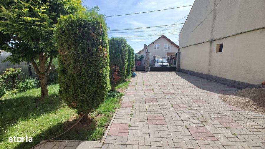 Casă cu 4 camere în Băcia