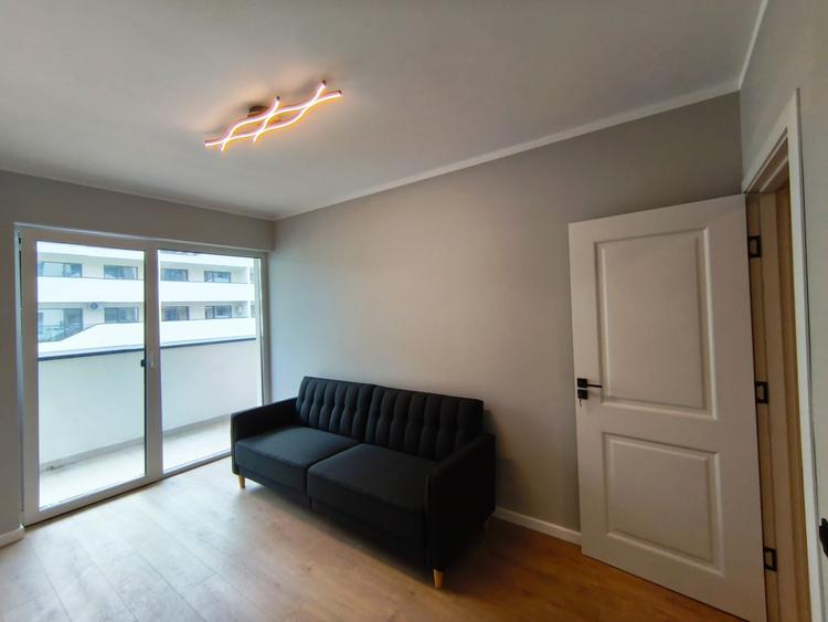 Apartament cu 3 camere semidecomandat în Florești