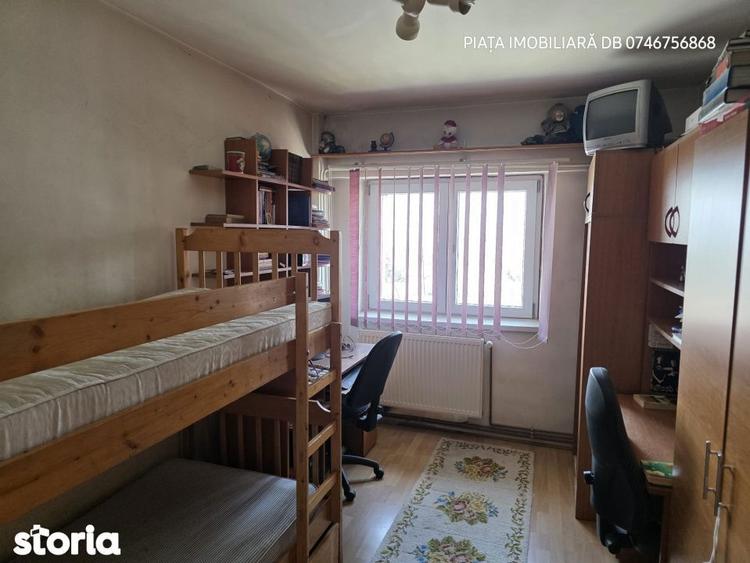 Apartament cu 4 camere decomandat în Central